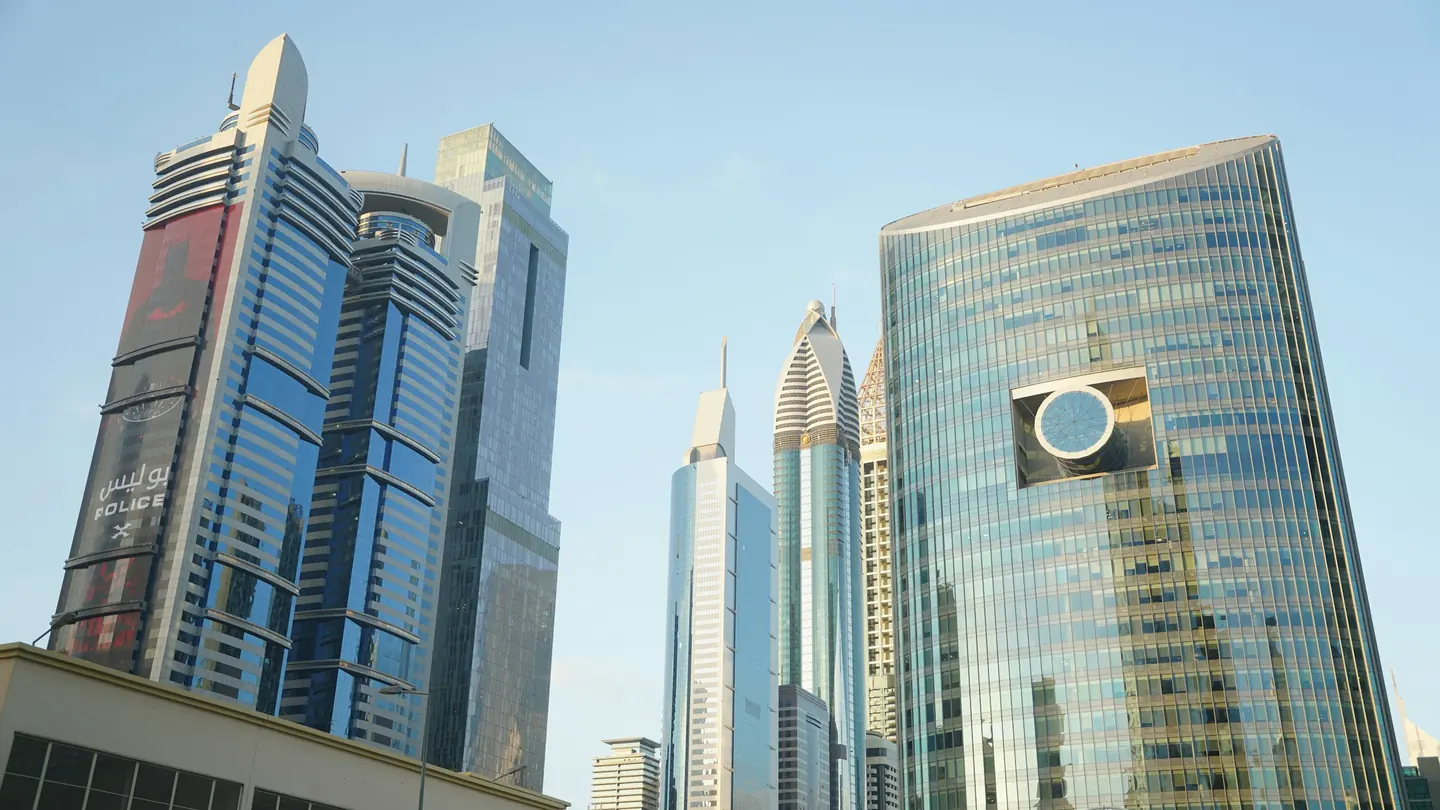 Gratte-ciel de verre dans un quartier d’affaires de Dubaï
