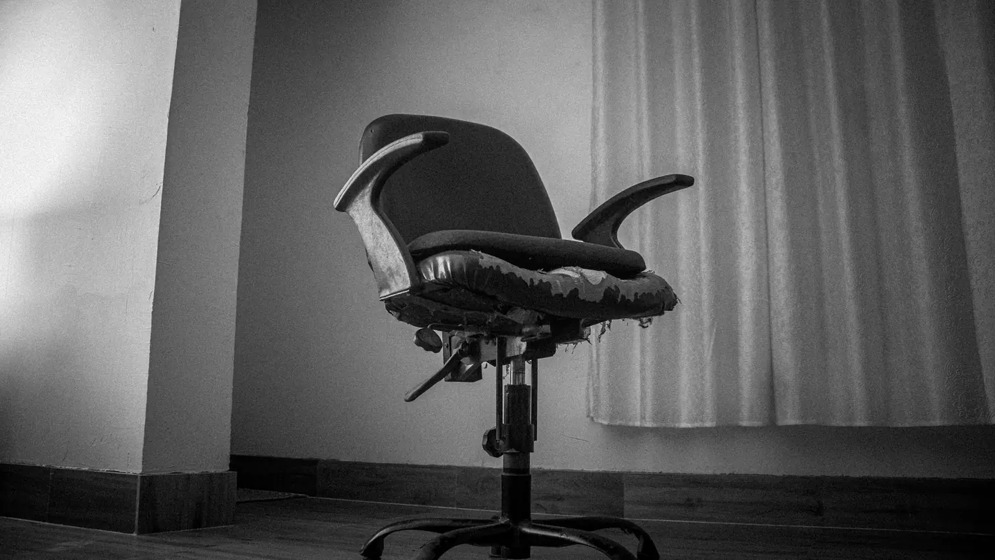 Silla de oficina vacía